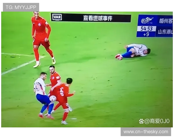 巴列卡诺两将染红，补时阶段点球争议引发赛场混乱
